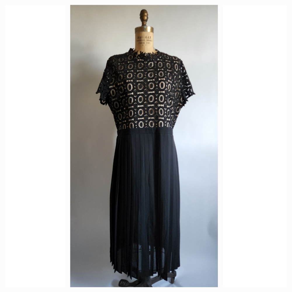 Ivy City Co. Black Lace Midi Dress